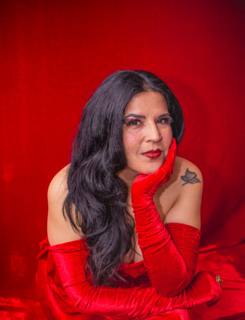 Claudia Moreno presenta Desnudez Perfecta en vivo
